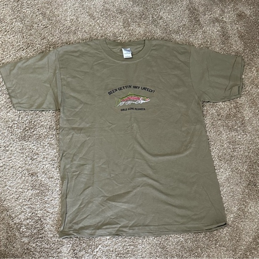 Girls gone red neck size Large tshirt NWOT kc